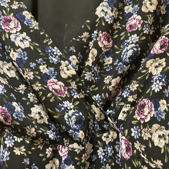 City Chic Floral Faux Wrap dress - Picture 3 of 7